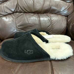 Ugg slippers (NWT)